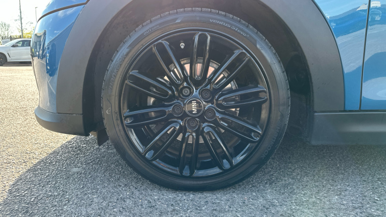 MINI Hatchback 1.5 Cooper Exclusive 3dr Auto Petrol Hatchback